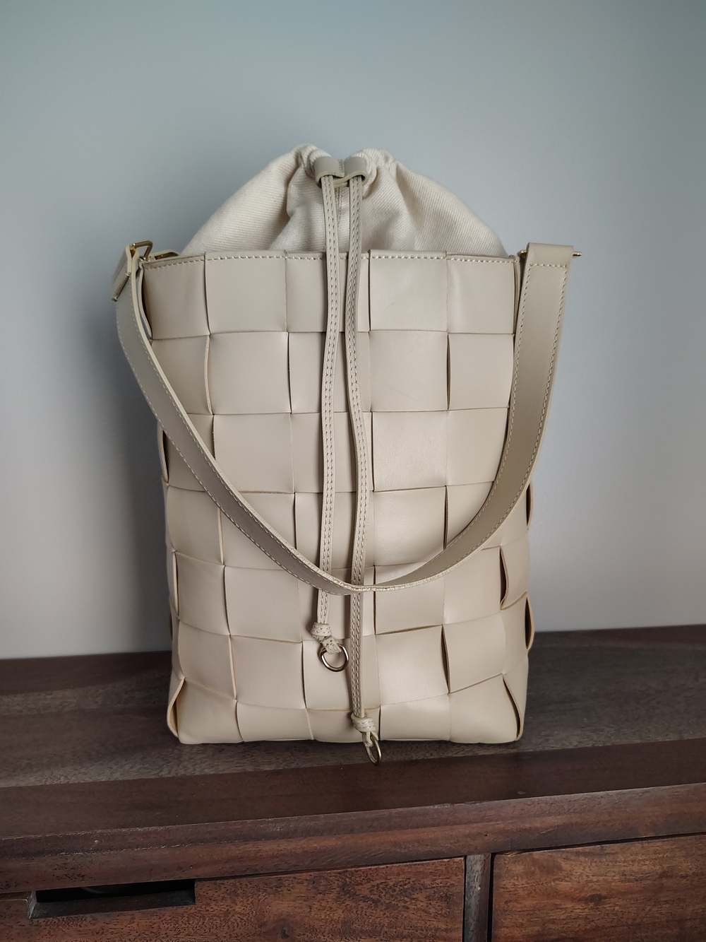Cream Leather Woven Florence Bucket Shoulder Bag with Drawstring